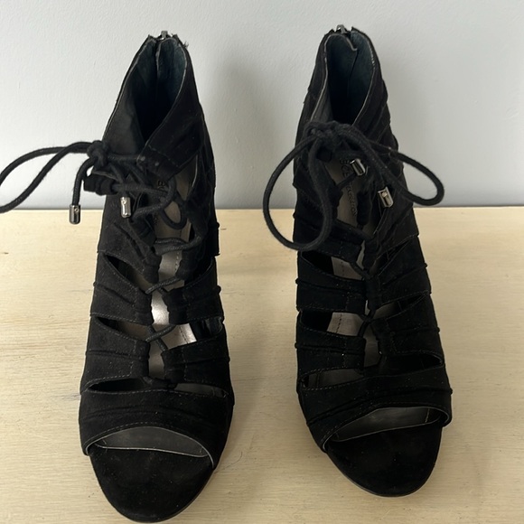 BCBGenerarion cut out lace up open toe sandals black suede size 8 - Picture 2 of 5